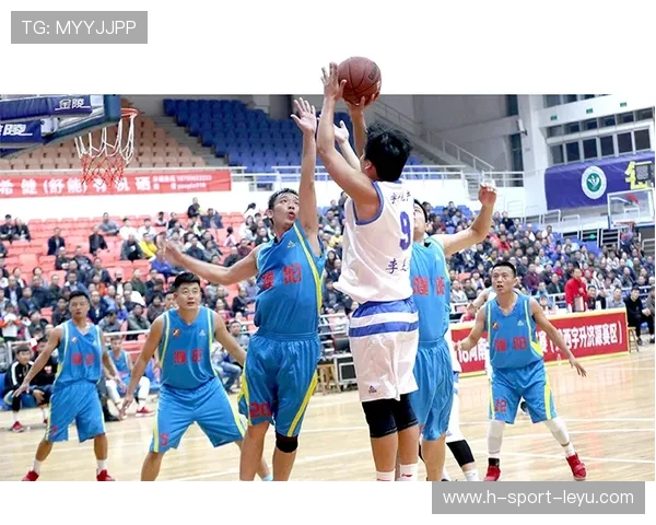 “简阳文体中心篮球赛：观众热情高涨，精彩绝伦”