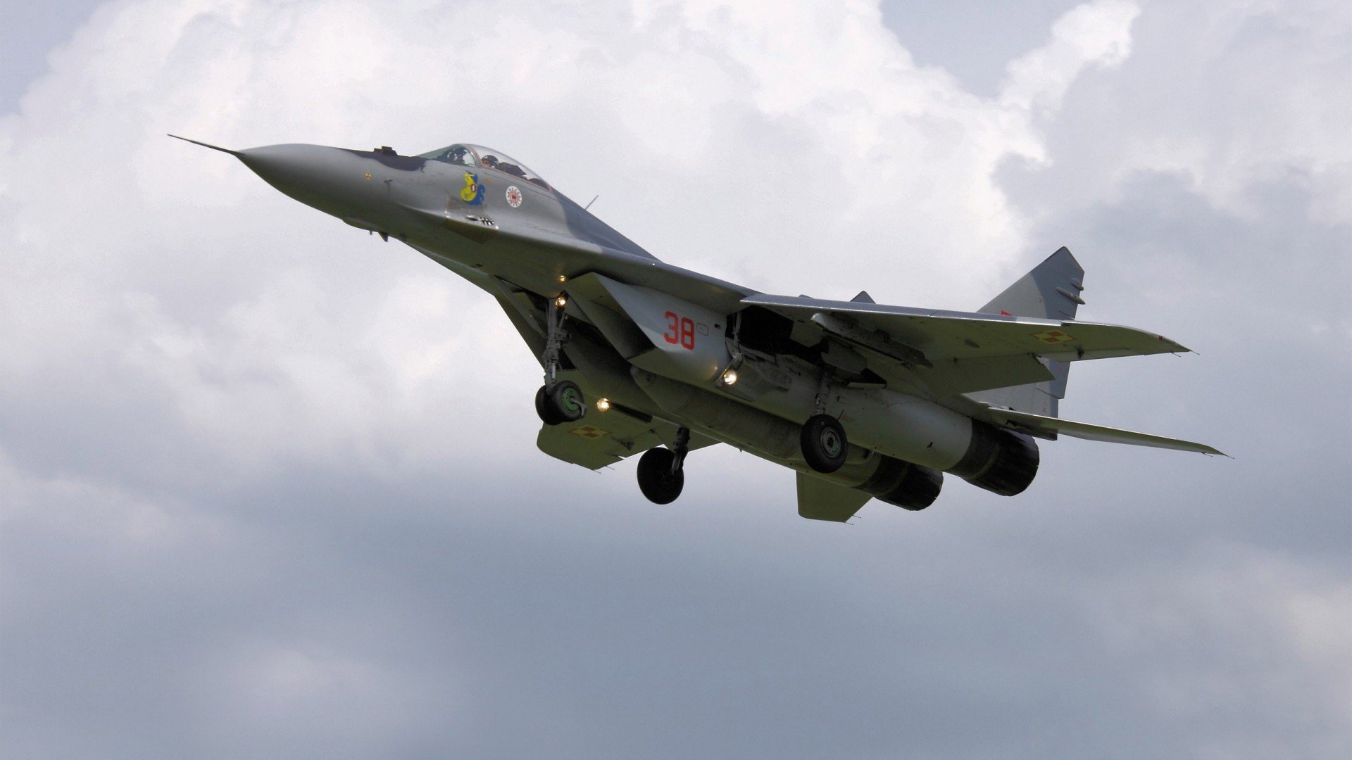 都灵通过前压迫使对手频繁失误，都灵前锋